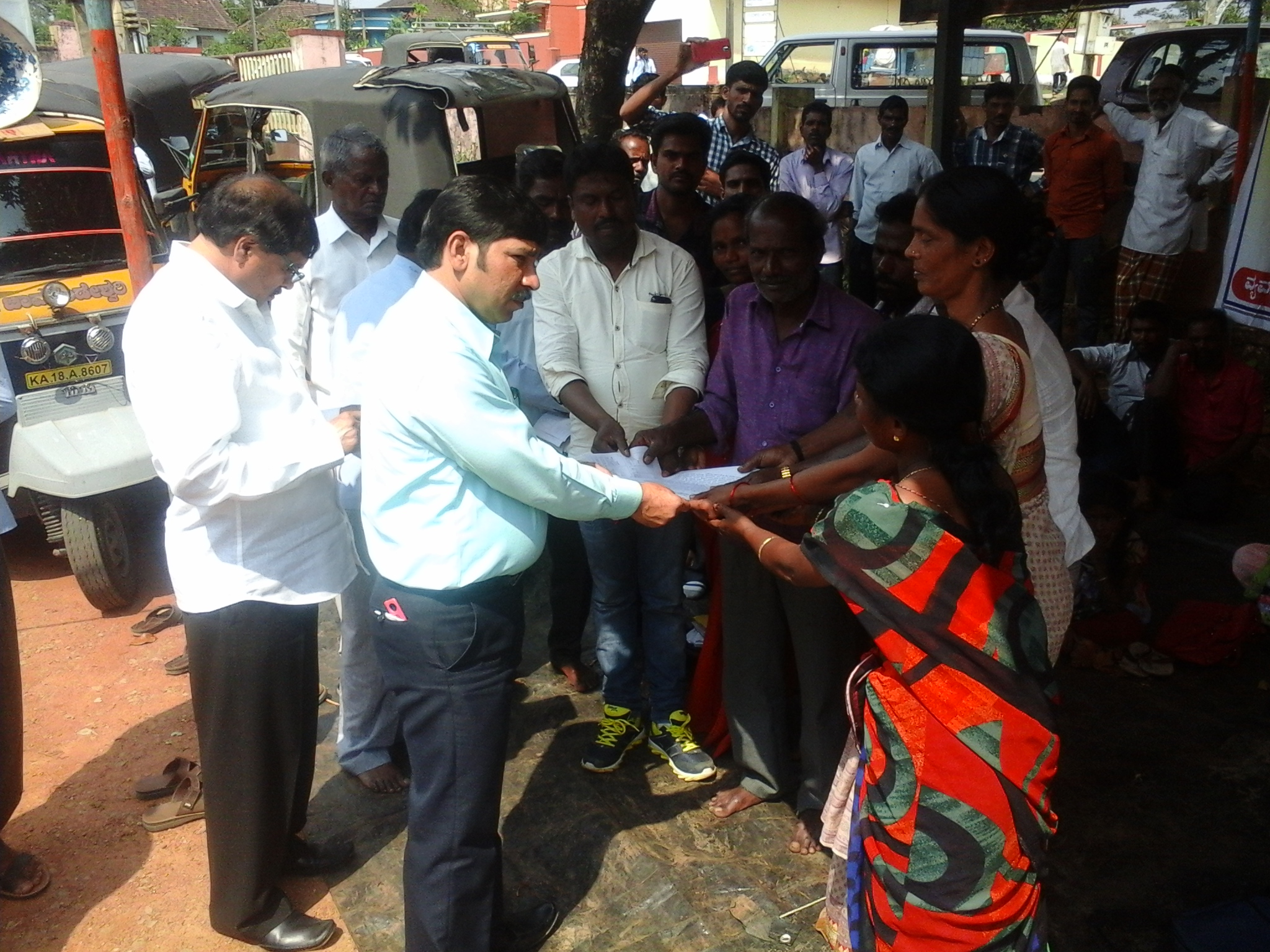 ಮೂಡಿಗೆರೆ: ವಸತಿ ಹೀನರಿಗೆ ವಸತಿ ನೀಡಲು ಒತ್ತಾಯಿಸಿ ಧರಣಿ